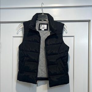 Prospirit athletic gear black puffer vest size small. In great condition!